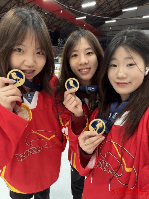 四川女冰小将闪耀世锦赛！助力U18中国女冰队全胜夺冠成功升组